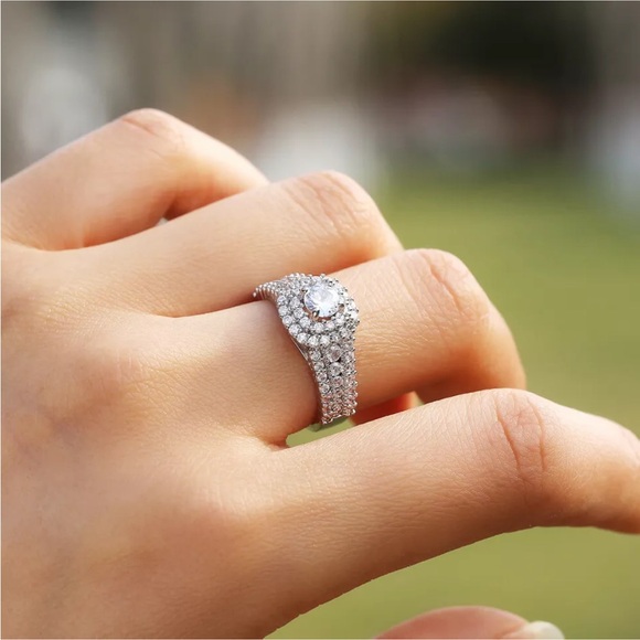 Size 6 White Gold Filled Wedding Ring - Picture 8 of 11